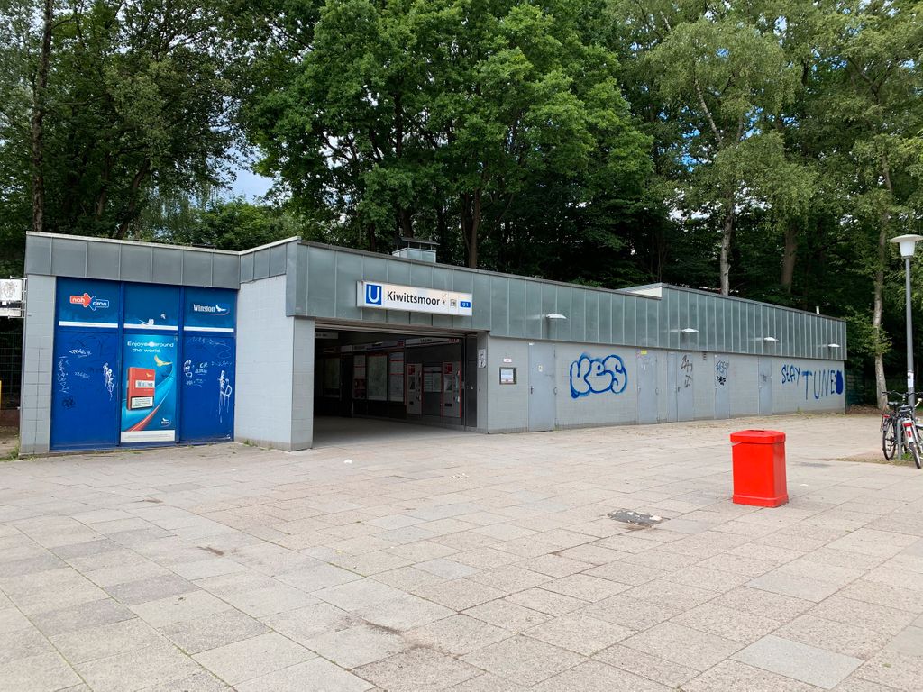 Bestandsgebäude der U-Bahn-Haltestelle Kiwittsmoor vor den Umbaumaßnahmen