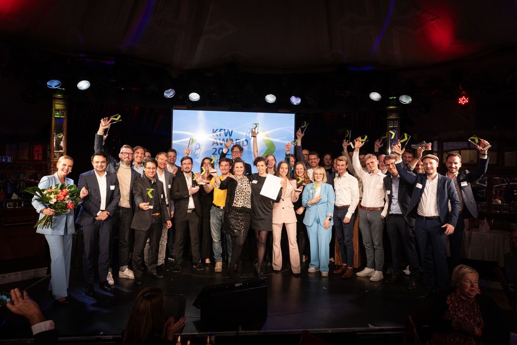 Gruppenbild der ausgezeichneten Start-ups beim KfW Award Gründen 2023