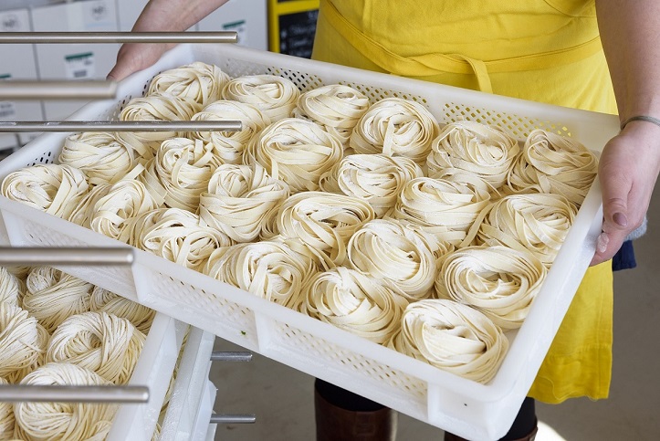 Selbstgemachte Pasta, die Produktion und der Verkauf wird als Existenzgründung mit Zuschüssen gefördert.