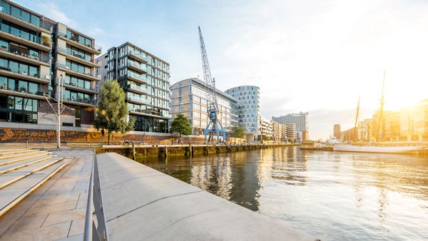 Blick auf Häuser in der Hamburger Hafencity