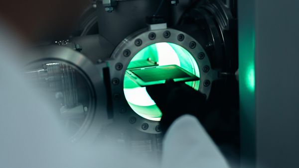 Ein Blick in die Beladungskammer des Plasmareaktors