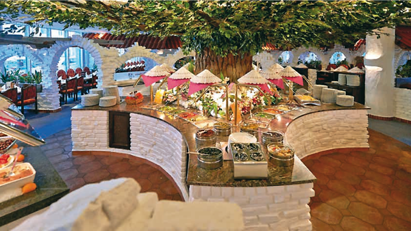 Rodizio Bild des Innenraums des Restaurants mit Buffet