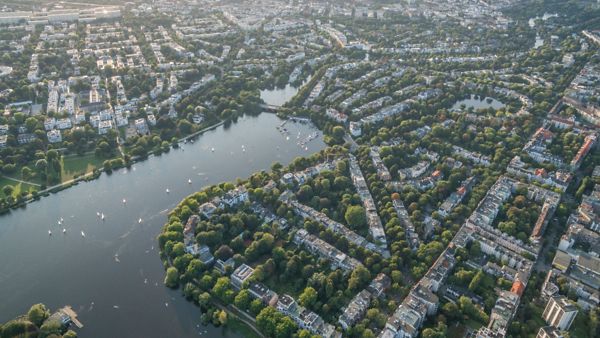 Luftaufnahme von der Alster in Hamburg
