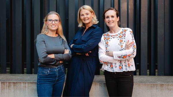Gründerinnen von score4impact: v.l. Tatjana Kiel, Ana-Cristina Grohnert und Nina Paul